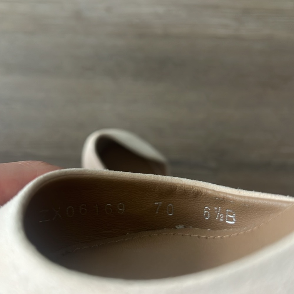 New Ferragamo nude suede d’orsay pumps - Picture 5 of 5